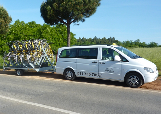 Taxi Piran - Anhänger und Fahrradhalter - für 20 Fahrräder, ein Träger für 4 Fahrräder