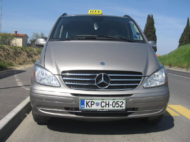 Mercedes VIANO 3,0 CDI Ambiente - Inside in beige leather, wood decor, double aircondition, electric gate, Automatic air suspension settings according to the weight, personal seats adjustment, (7 + 1)